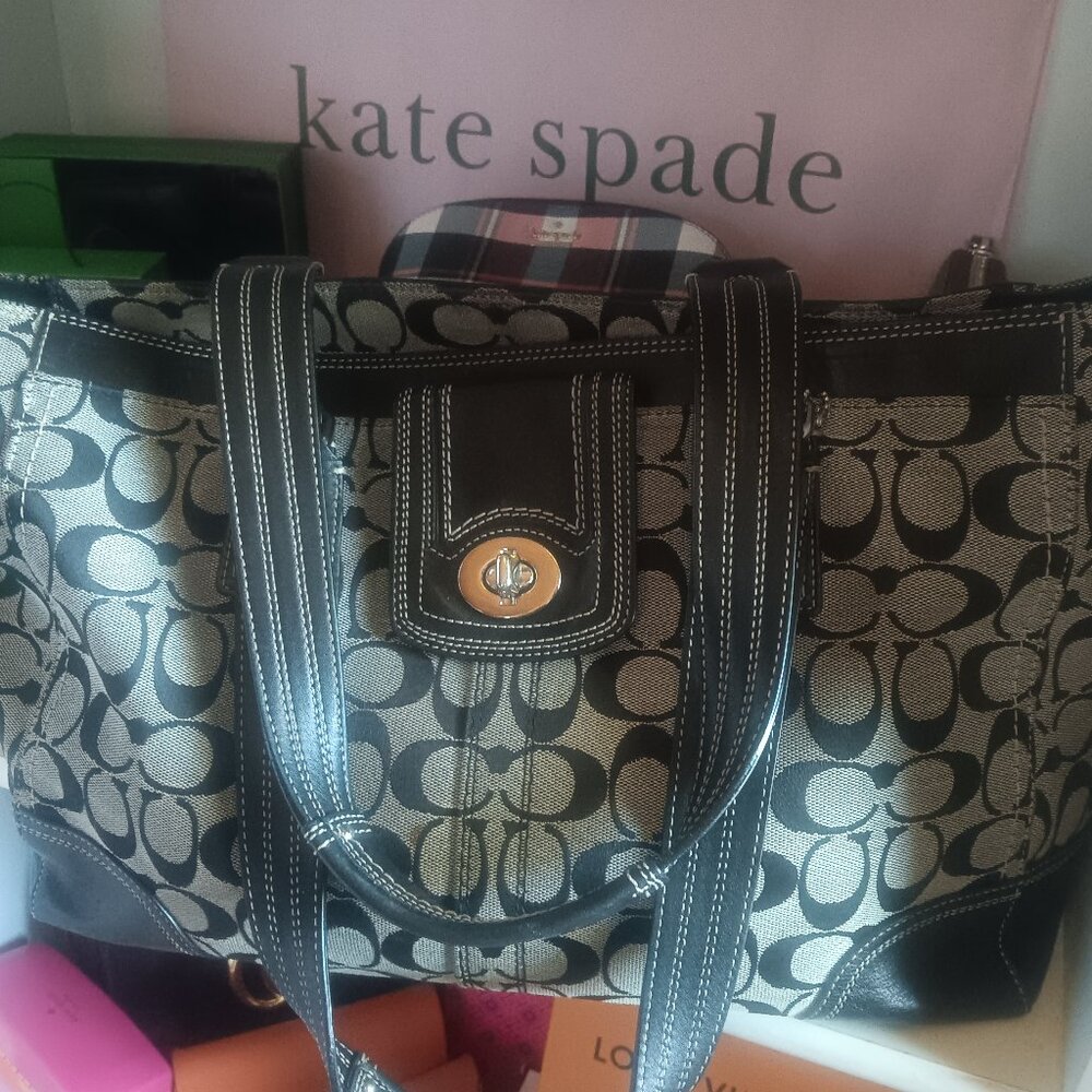 WEEKEND SPECIAL ONLY ! COACH LARGE TOTE WITH MATCHING WALLET - Picture 15 of 16